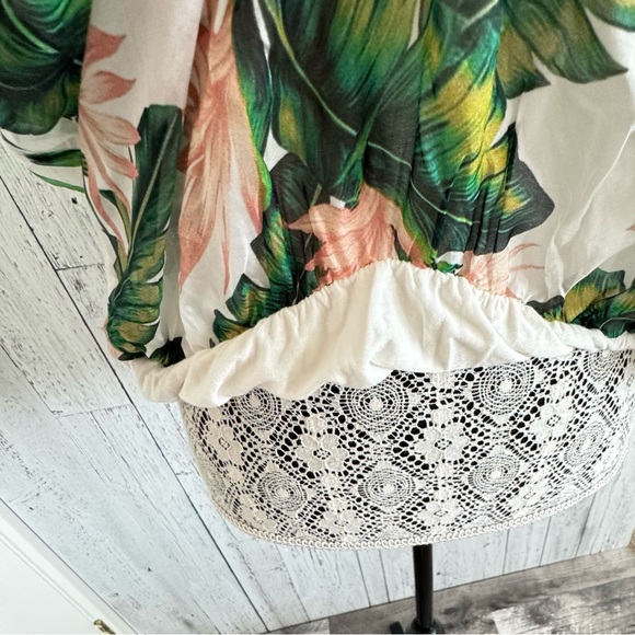 Flowy Palm Leaf Scoop Neck Top, EUC, Sz S - Picture 5 of 10